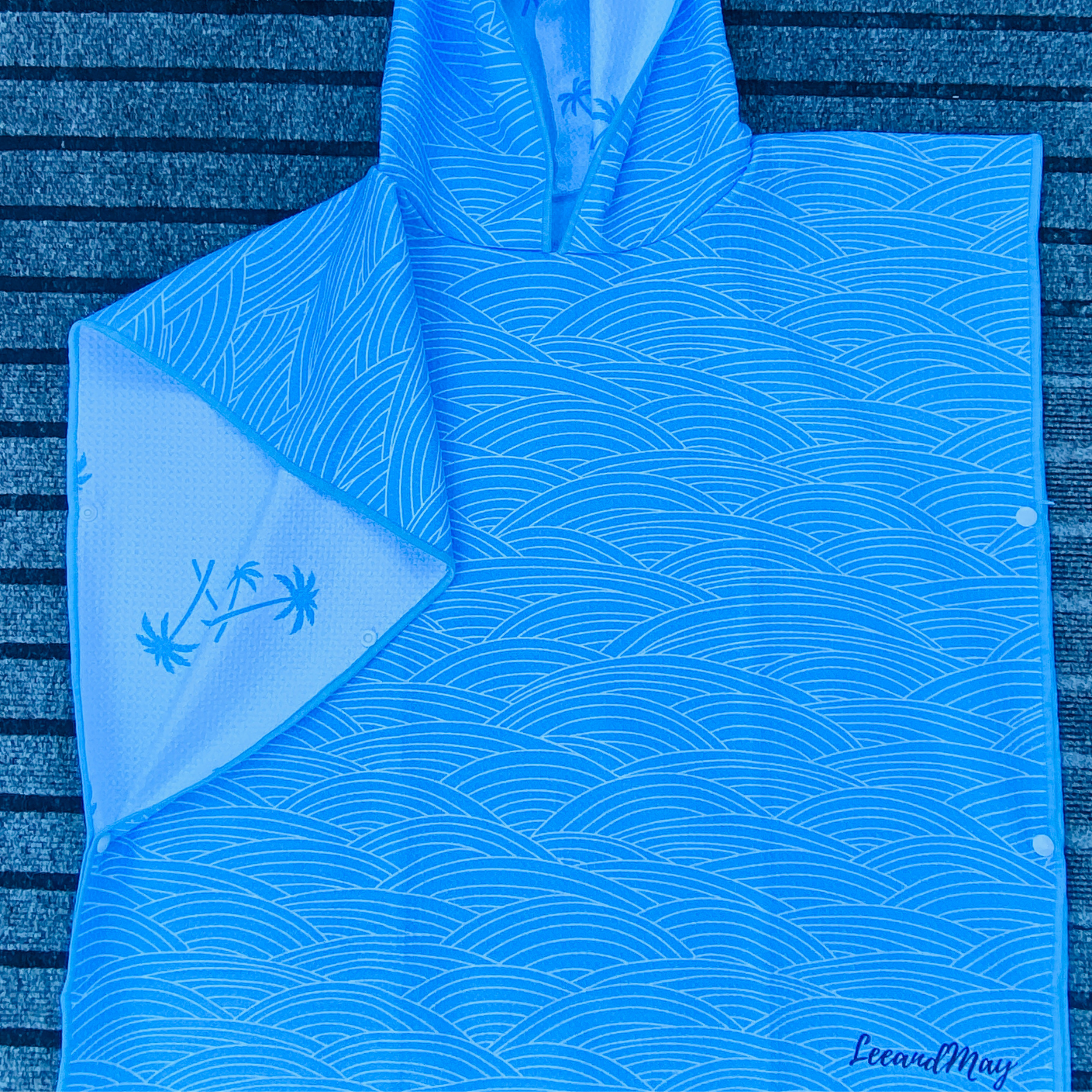 Ocean Swell | Kids Hooded Sand Free Beach Towel